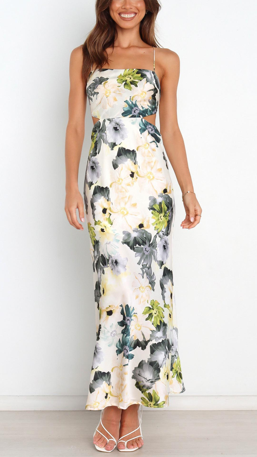 AD | Blommig, elegant satinklänning