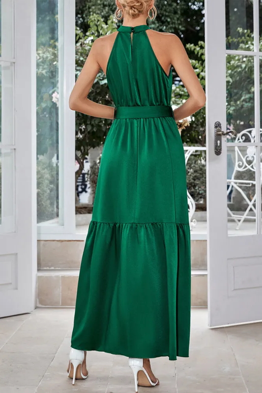 AD | Micaela - Elegant, enfärgad maxiklänning med halterneck och snörning
