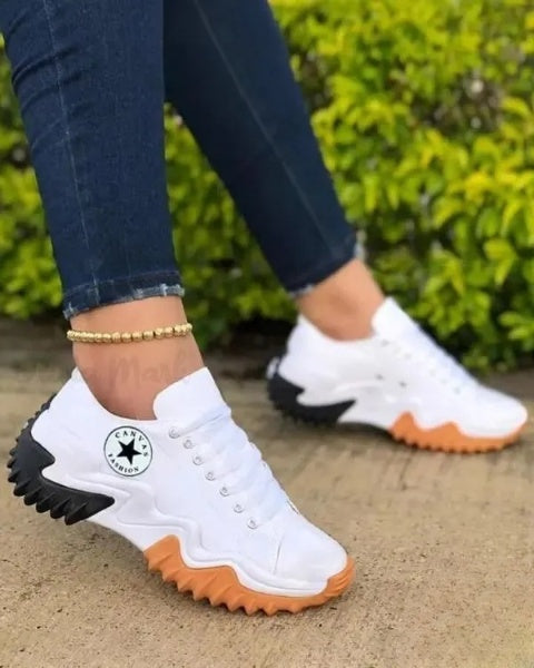 AD | Muffin snörningssneakers med öljetter och kontrasterande inlägg