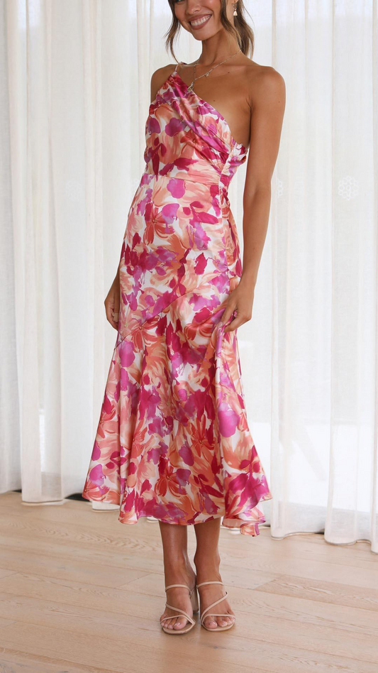 AD | Asymmetrisk klänning i blommig satin