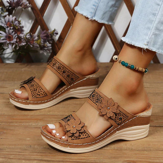 AD | Ortopediska sandaler med blommiga kilar