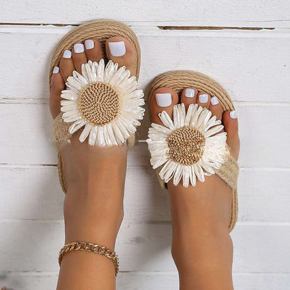AD | Platta, avslappnade bohemiska sandaler för kvinnor med blomma