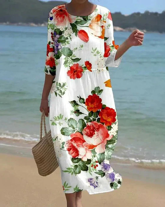AD | Elegant klänning med blommigt tryck och rund halsringning