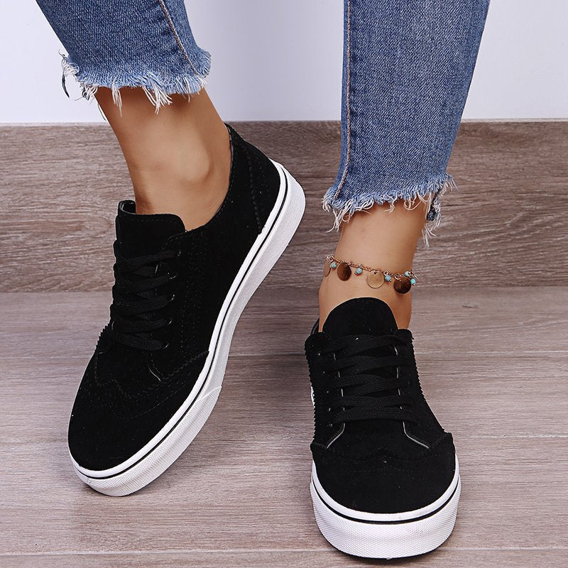 AD | Sneakers med snörning och platt sula