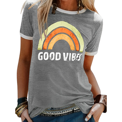 AD | Elegant retro regnbågsfärgad Good Vibes T-shirt