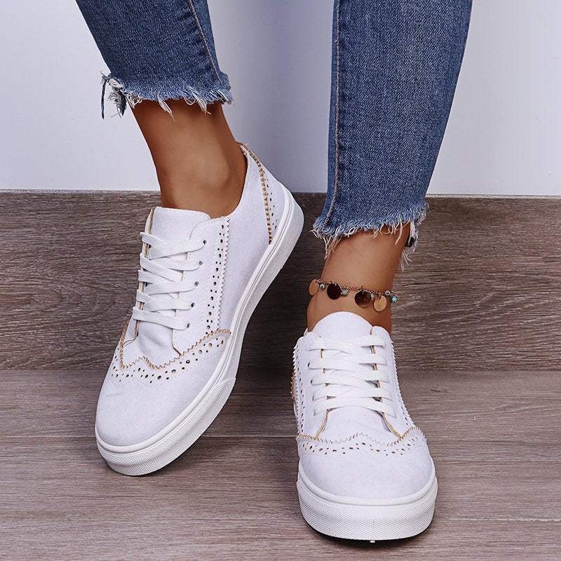 AD | Sneakers med snörning och platt sula