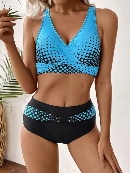 AD | Fashionabel och chic bikini med V-ringning och slumpmässigt tryck