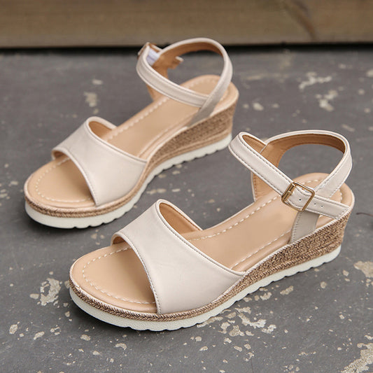 AD | | Avslappnade och moderiktiga slip-on-sandaler