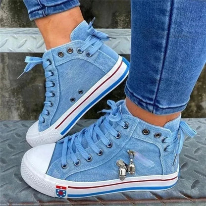 AD | Sneakers i denim med vit sula