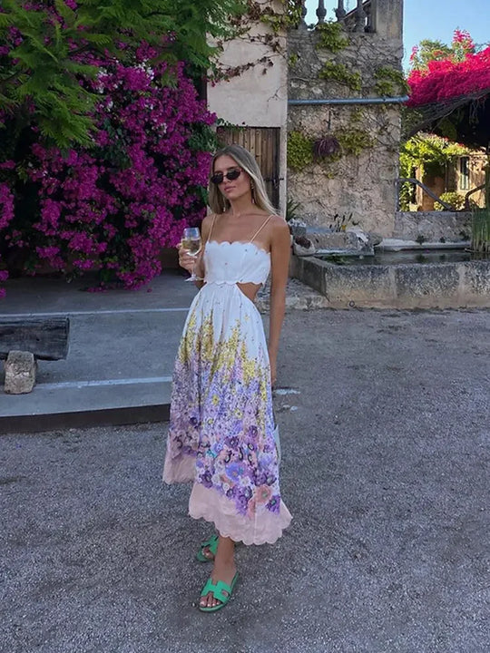 AD | Blommig, elegant Isabella-klänning med halterneck-ringning