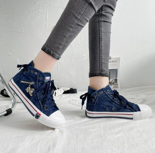 AD | Sneakers i denim med vit sula