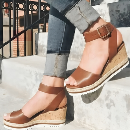 AD | | Eleganta sandaler med kilklack