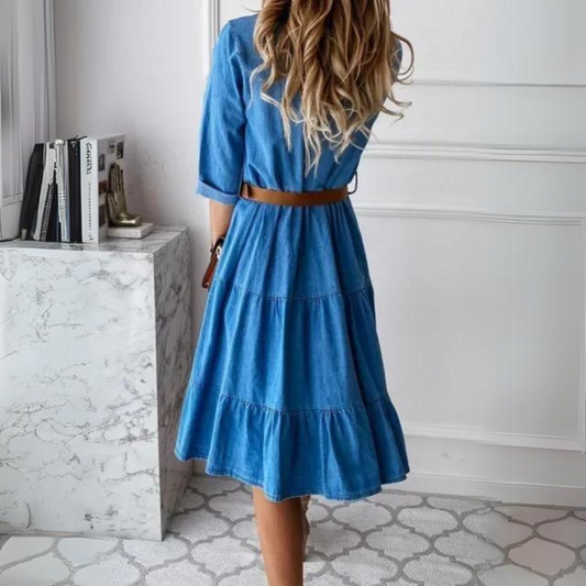 AD | Elegant denimklänning med bälte