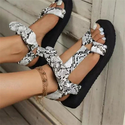 AD | | Platta sommarsandaler med leopardmönster