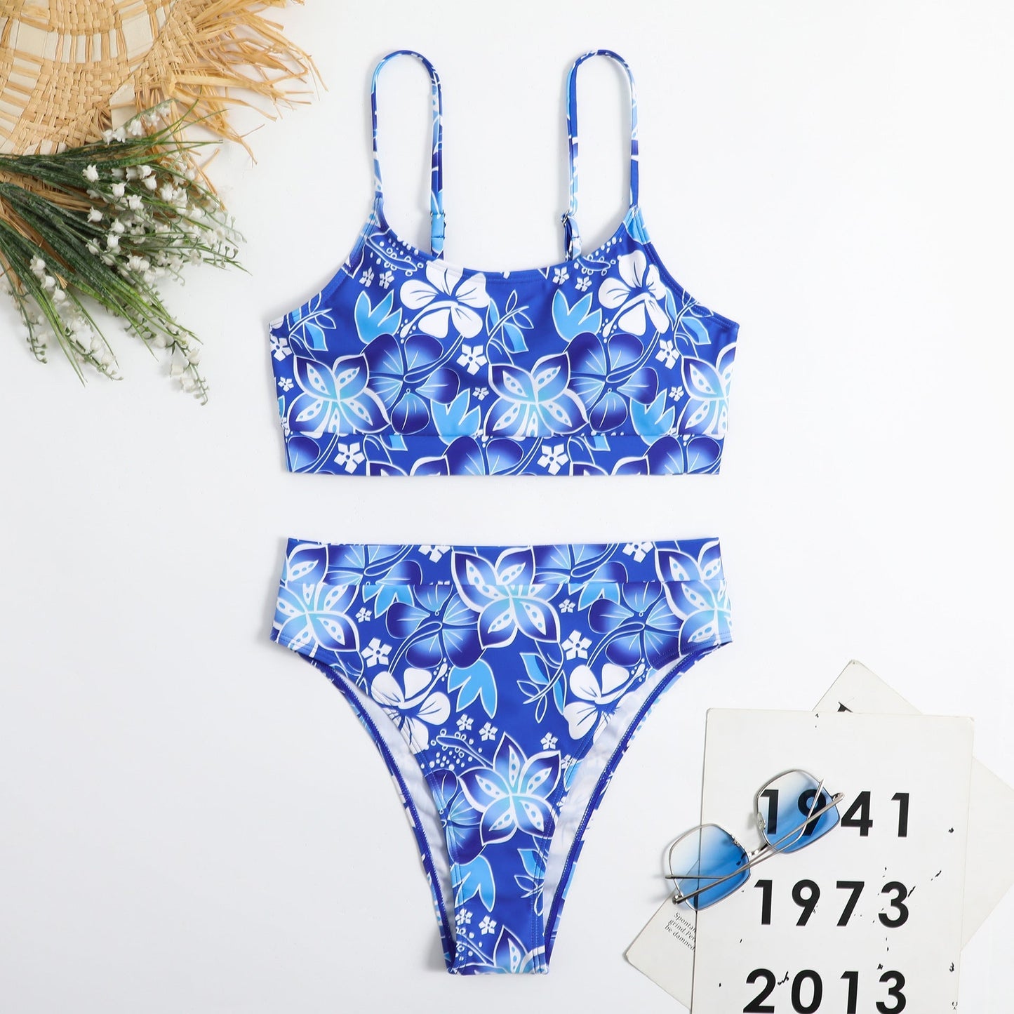 AD | Bikini med tropiska blommor