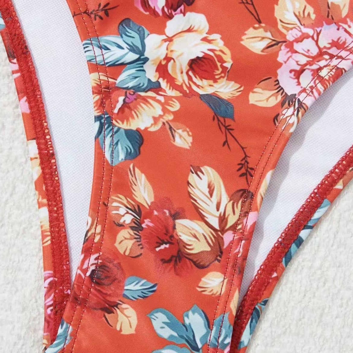 Flödande och fantastisk Bikini