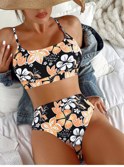 AD | Bikini med tropiska blommor