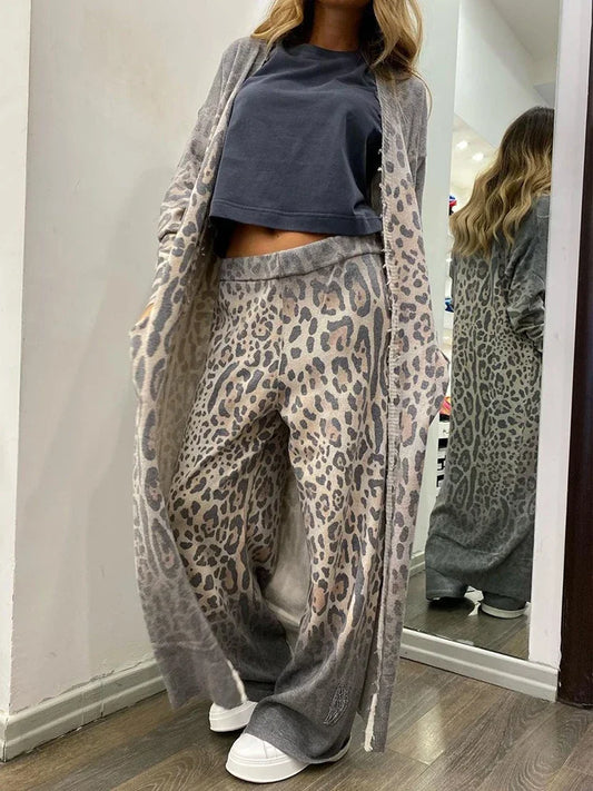 AD | Cardigan med leopardmönster och byxor