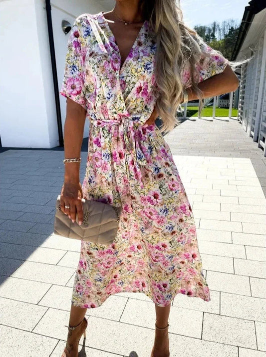 AD - Elegant blommig klänning med V-ringning