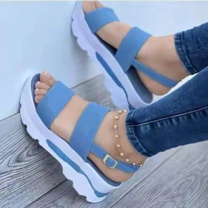 AD | Sandaler med remmar och plattform