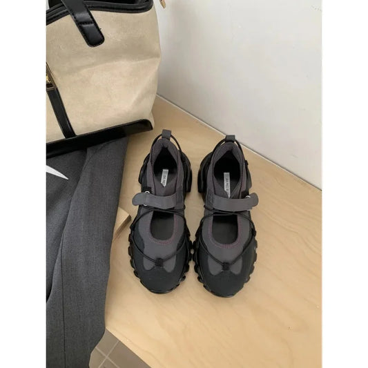 Modemedveten och stödjande ortopedisk Sandaler