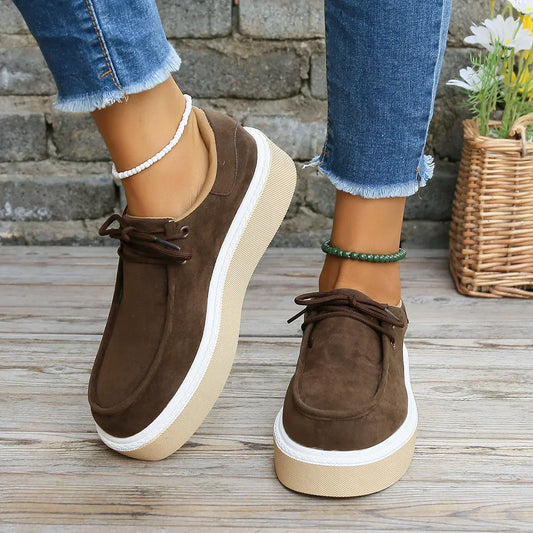 AD | Casual sneakers med plattform i mocka