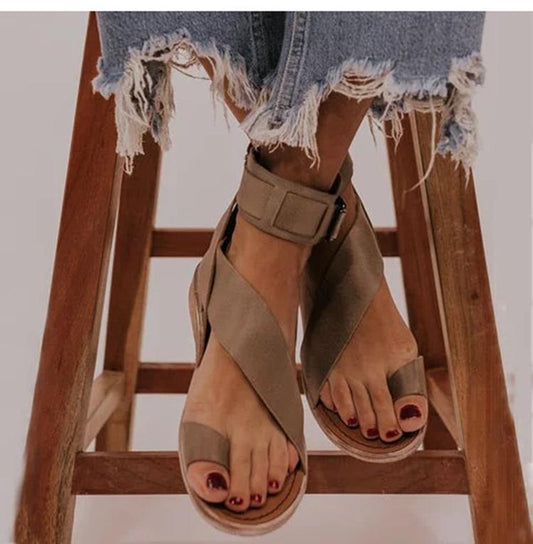 AD | Sandaler med korsband och fotledsring