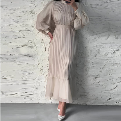 AD | Elegant och tidlös plisserad klänning