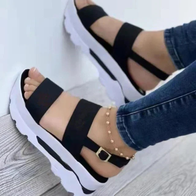 AD | Sandaler med remmar och plattform