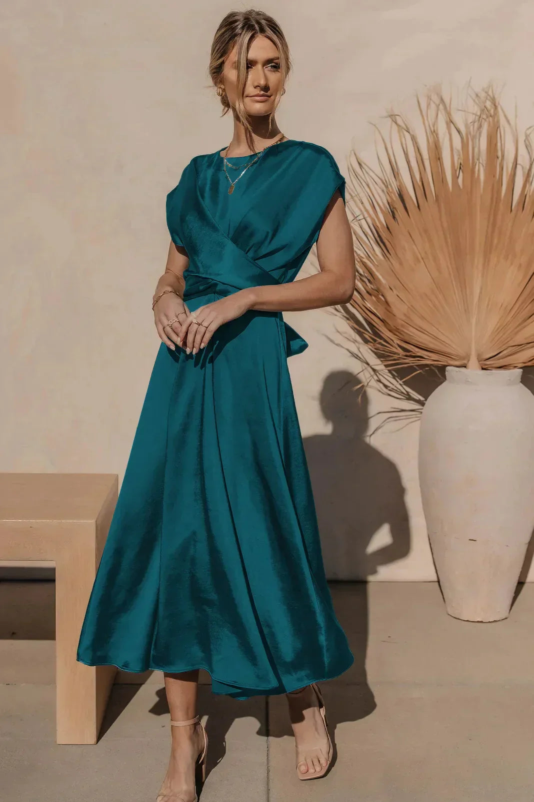 AD | Elegant festklänning i satinsilke