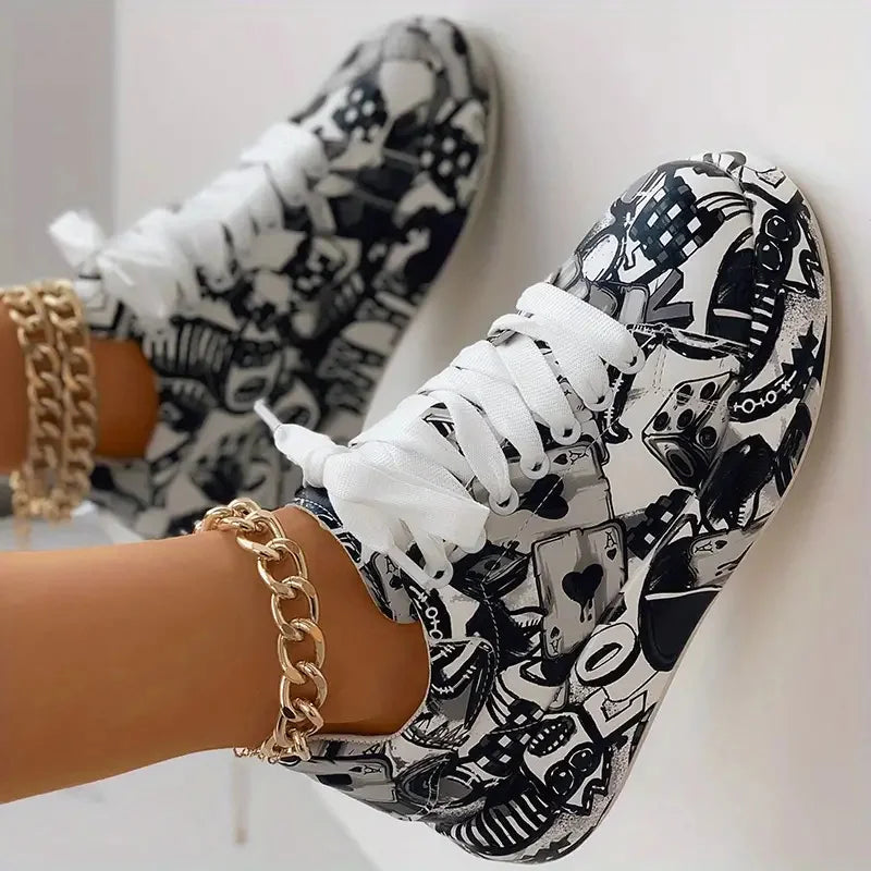 AD | High-top sneakers med graffititryck