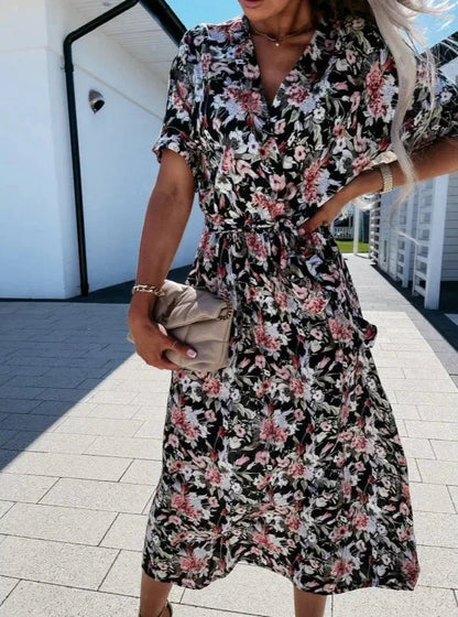 AD - Elegant blommig klänning med V-ringning