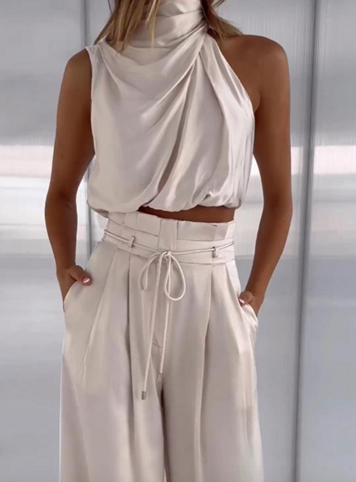 AD | Crop top med halterneck och vida ben