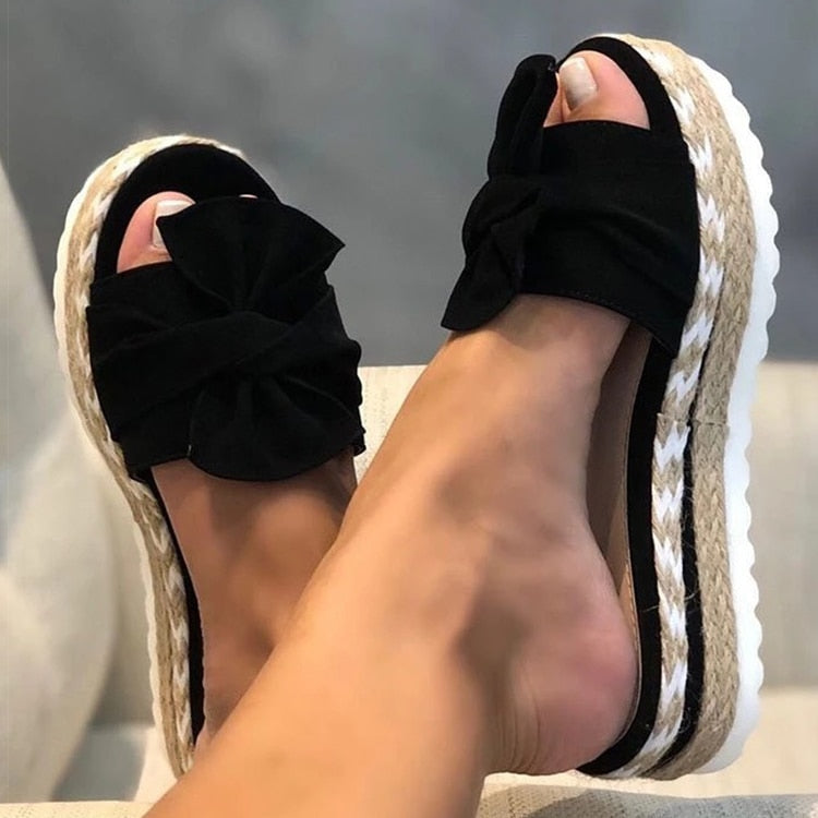 AD | | Trendiga sommarsandaler med rosett