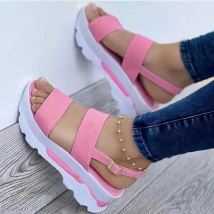 AD | Sandaler med remmar och plattform