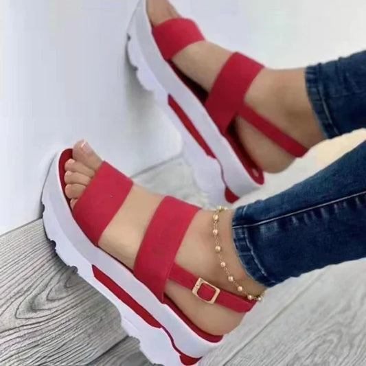 AD | Sandaler med remmar och plattform