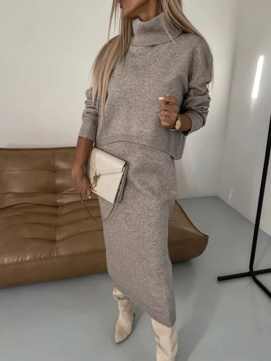 AD | Set med långklänning och elegant turtleneck-tröja
