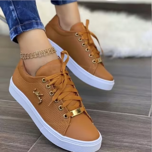 AD | - Platta, avslappnade sneakers för utomhusbruk