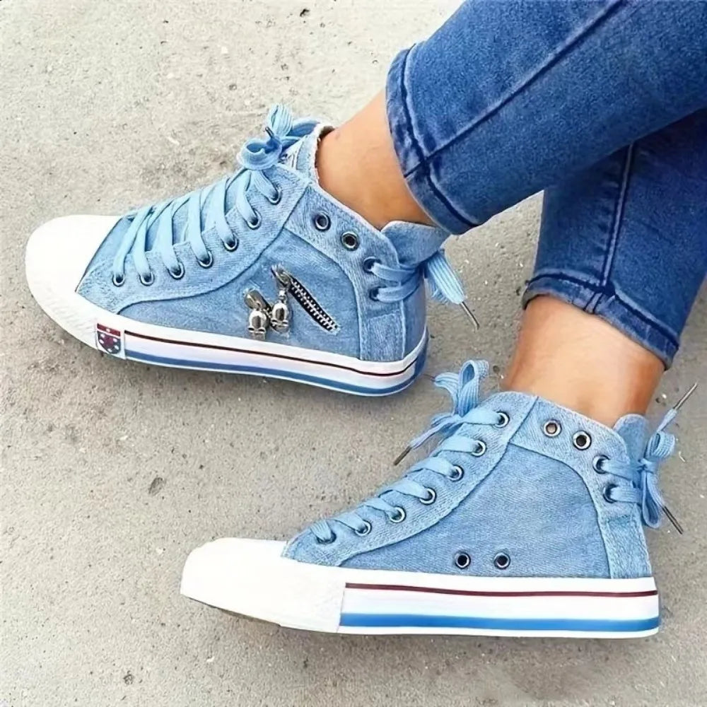 AD | Sneakers i denim med vit sula