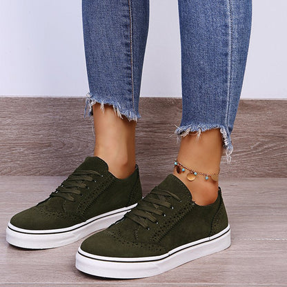 AD | Sneakers med snörning och platt sula