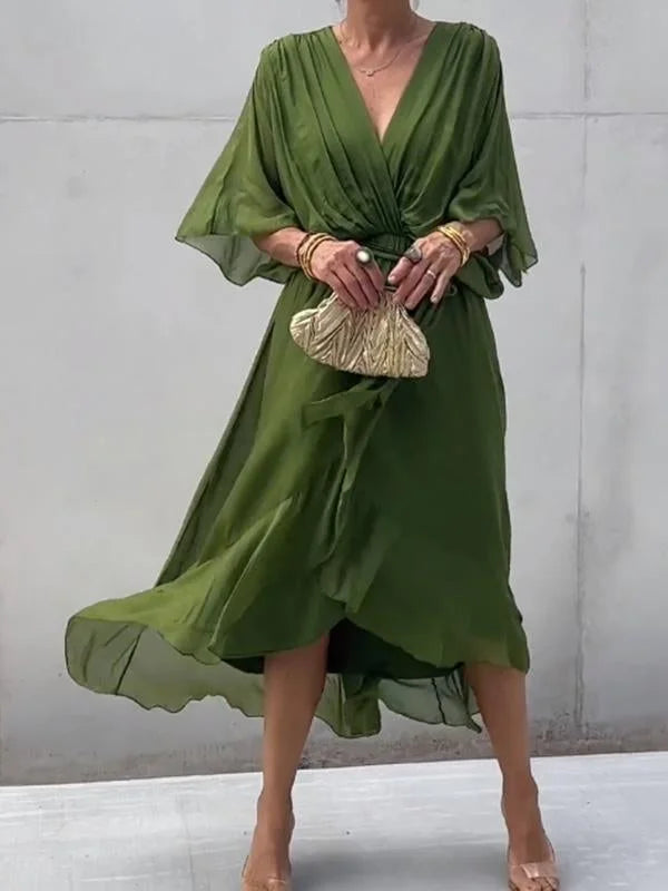 AD | Snygg och elegant chiffongklänning med V-ringning