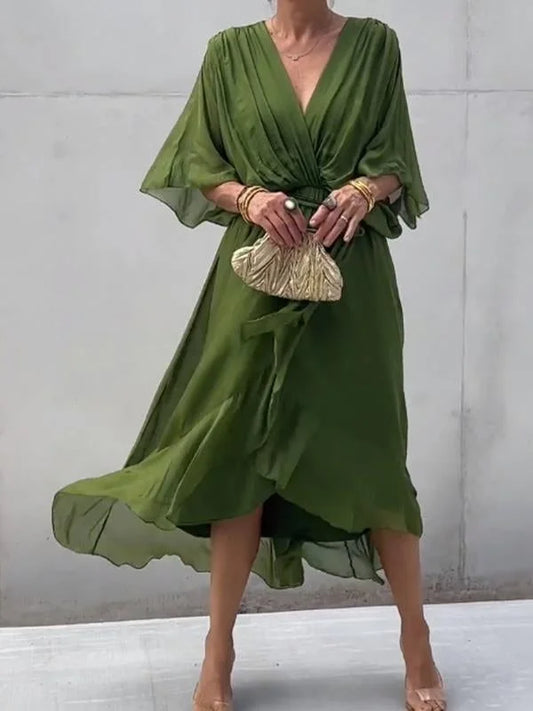 AD | Snygg och elegant chiffongklänning med V-ringning