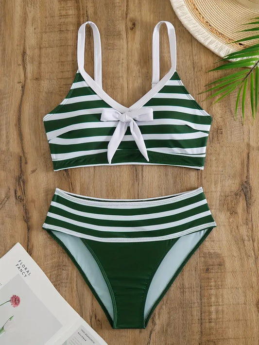 AD | Sexig bikini med randigt tryck och rosettknut med V-ringning