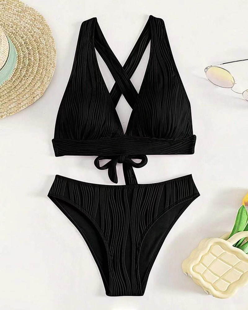 AD | Enfärgad, sexig bikini med djup V-ringning