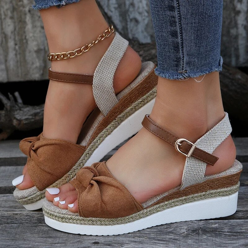 AD | | Moderiktiga sandaler