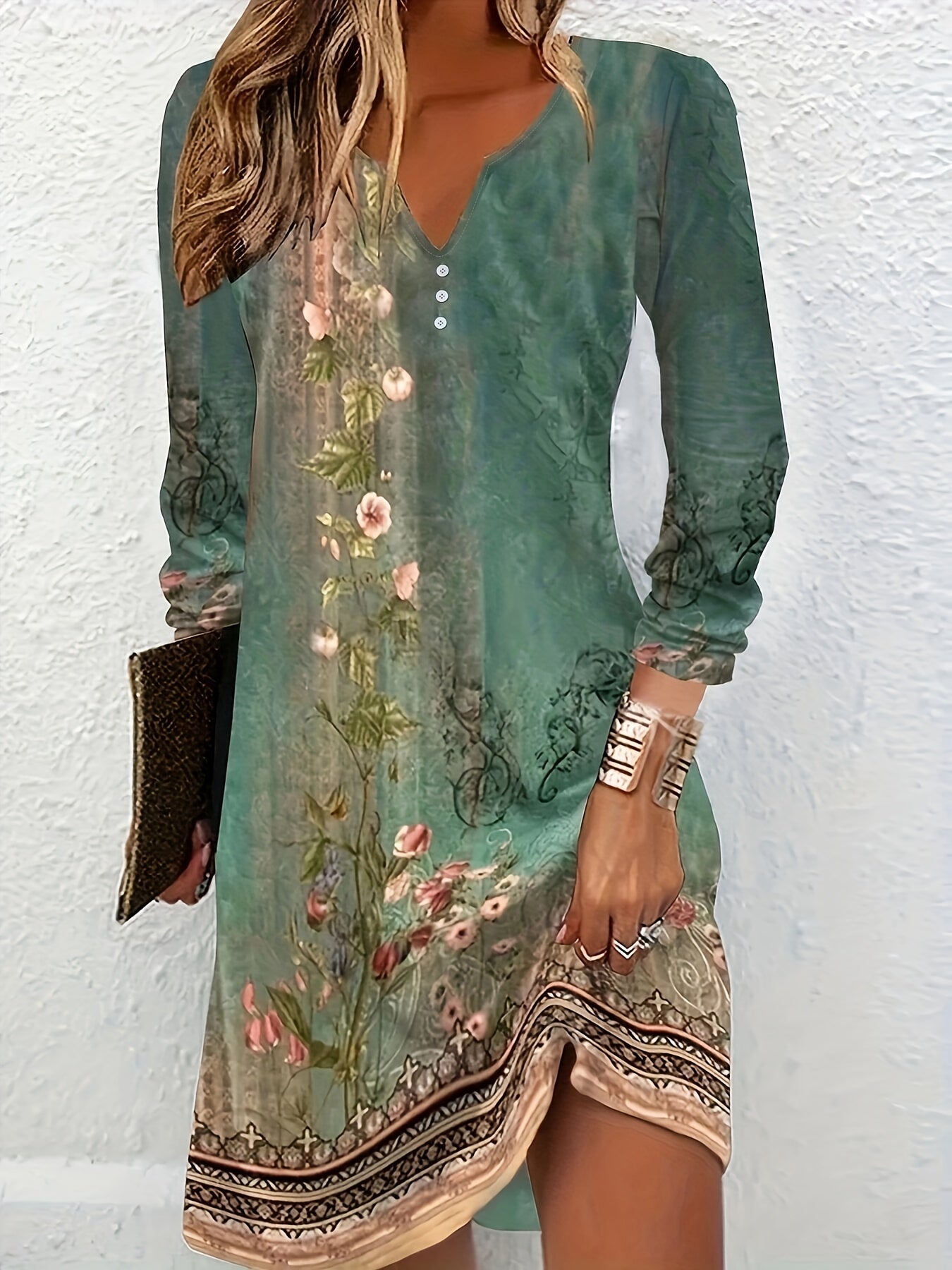 AD | Elegant klänning med bohemiskt blommönster