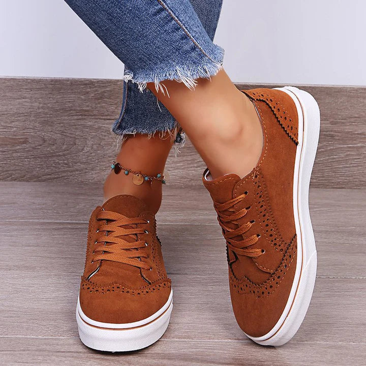 AD | Sneakers med snörning och platt sula