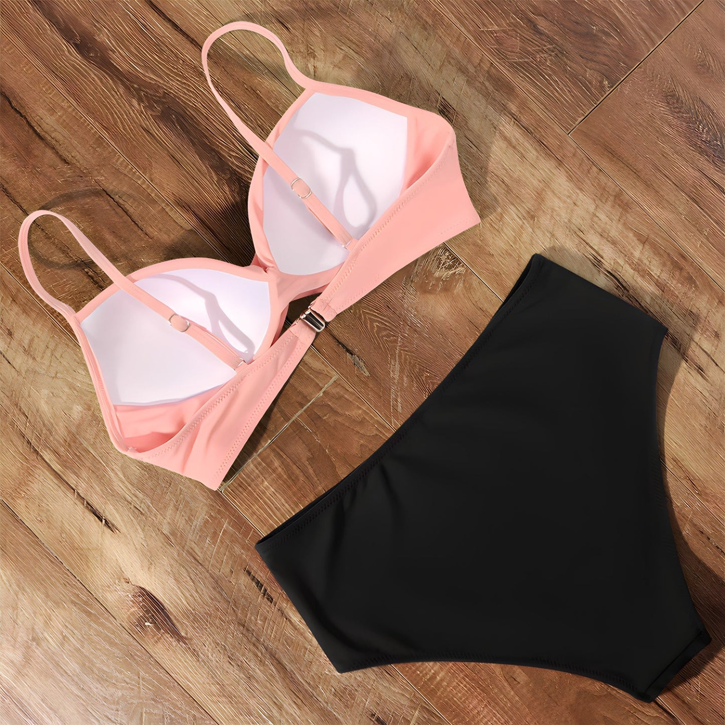 AD | Bikini med hög midja och topp med snodd framtill