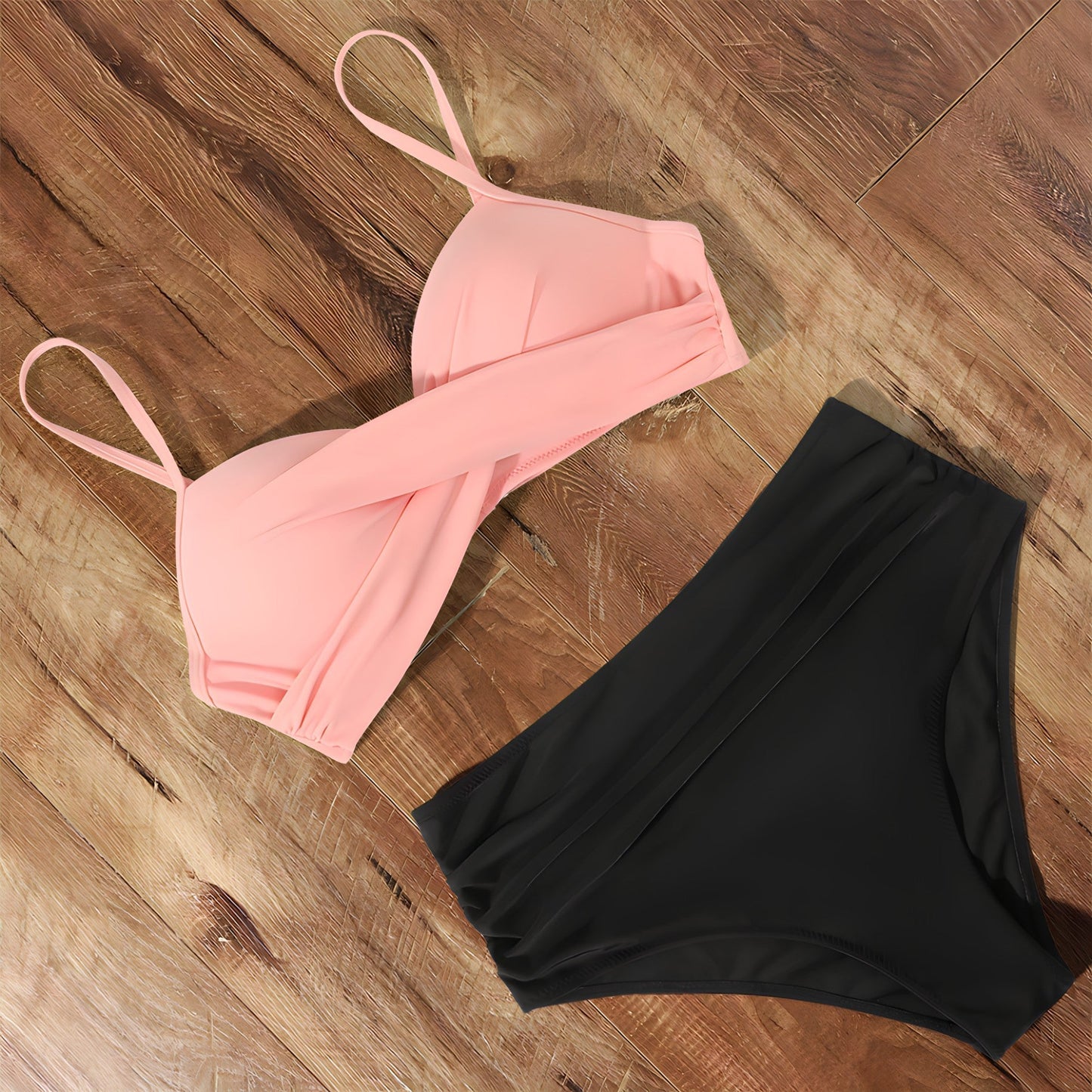 AD | Bikini med hög midja och topp med snodd framtill