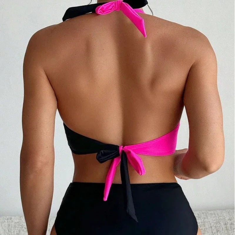 AD | Sexig rygglös bikini med korslagda band